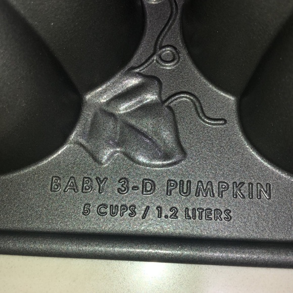 Nordic Ware Baby 3-D Pumpkin cake pan - Picture 3 of 5